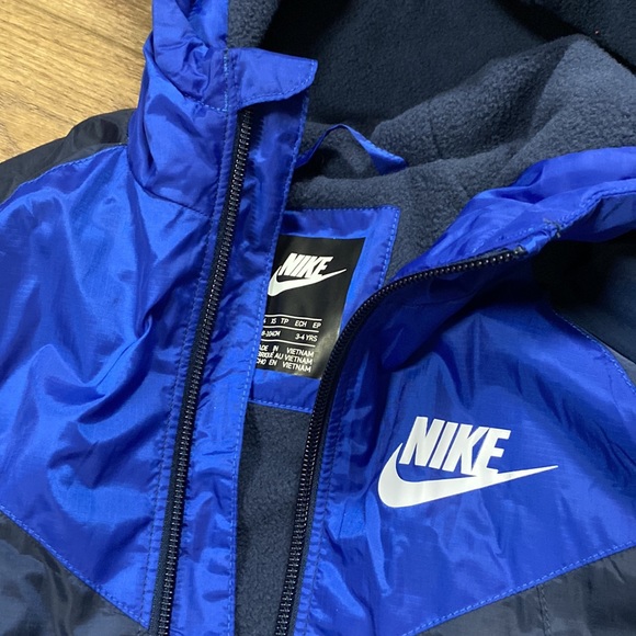 Nike jacket 4T - Picture 2 of 4